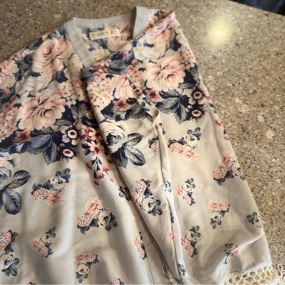 Vintage Floral Kimono with Fringe - Abercrombie & Fitch - Size OS ⭐🌺 - Picture 5 of 12